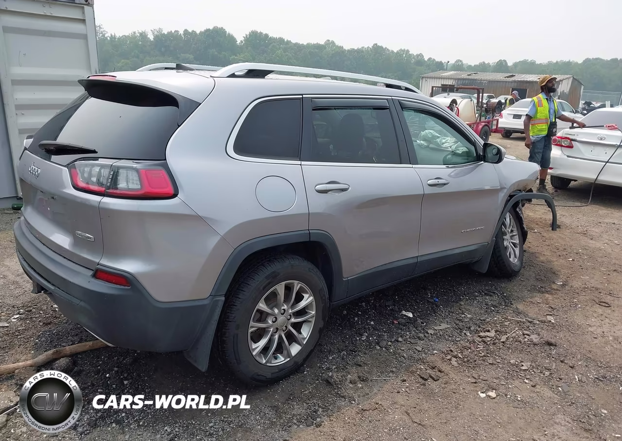 2019 Jeep Cherokee Latitude Plus 4X4 VIN:1C4PJMLX9KD138224 - 4