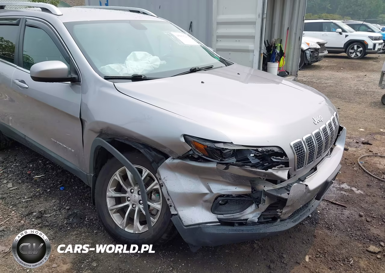 2019 Jeep Cherokee Latitude Plus 4X4 VIN:1C4PJMLX9KD138224 - 6