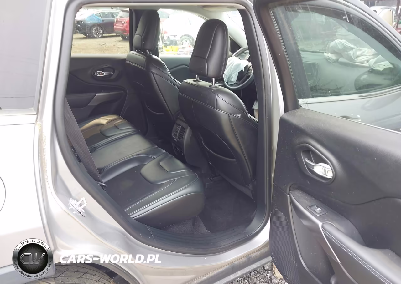 2019 Jeep Cherokee Latitude Plus 4X4 VIN:1C4PJMLX9KD138224 - 8