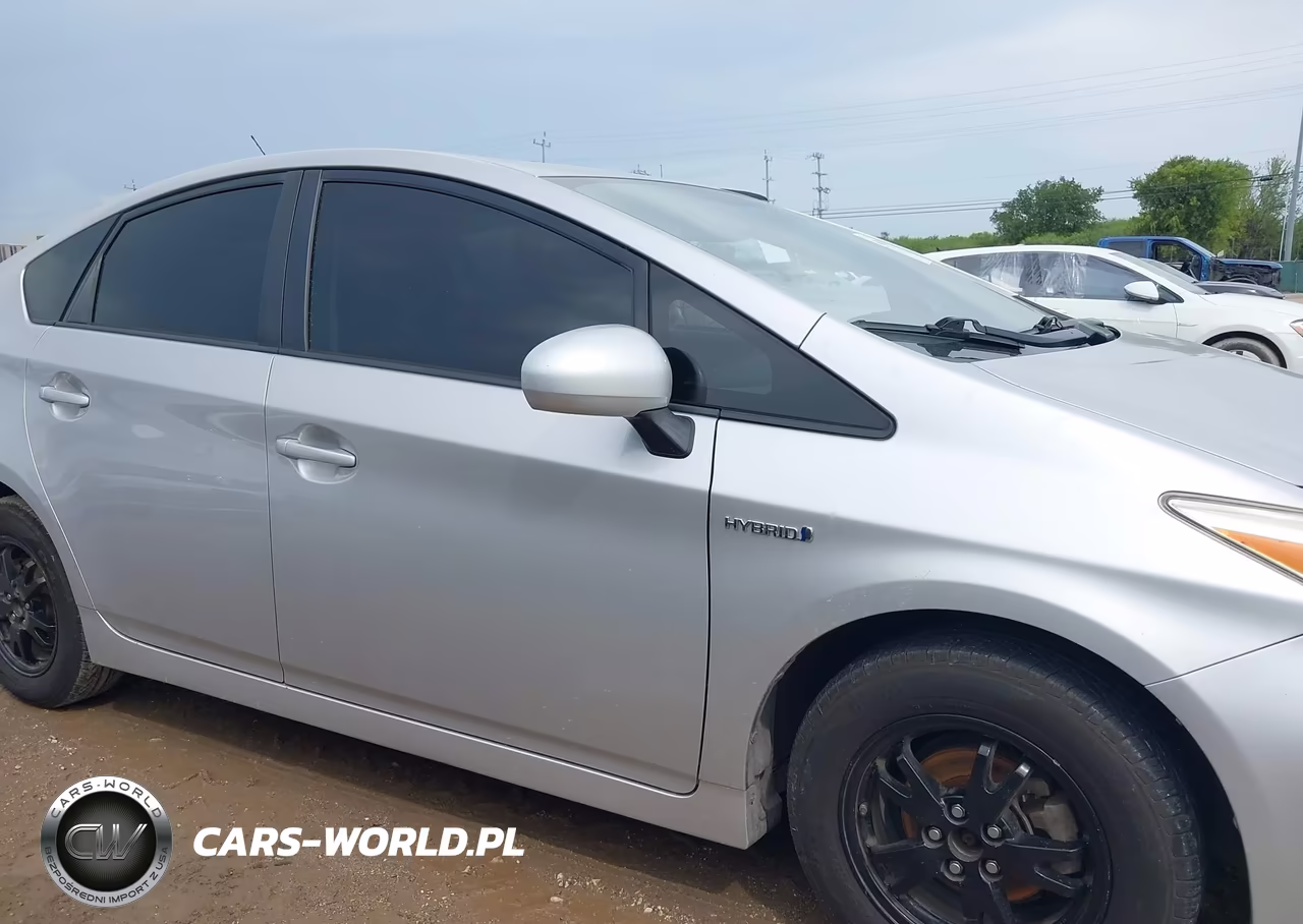 2014 Toyota Prius Two VIN:JTDKN3DUXE1801464 - 13