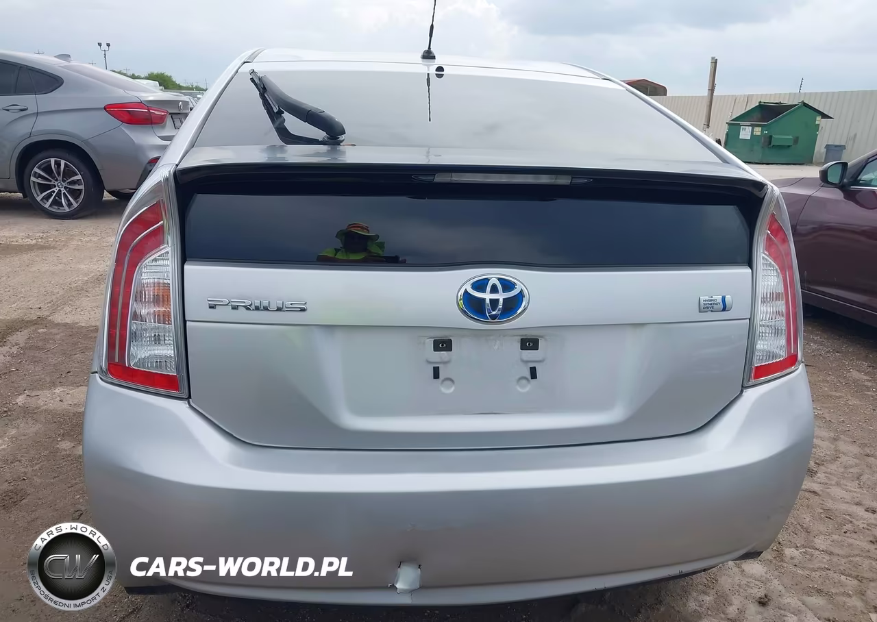 2014 Toyota Prius Two VIN:JTDKN3DUXE1801464 - 16