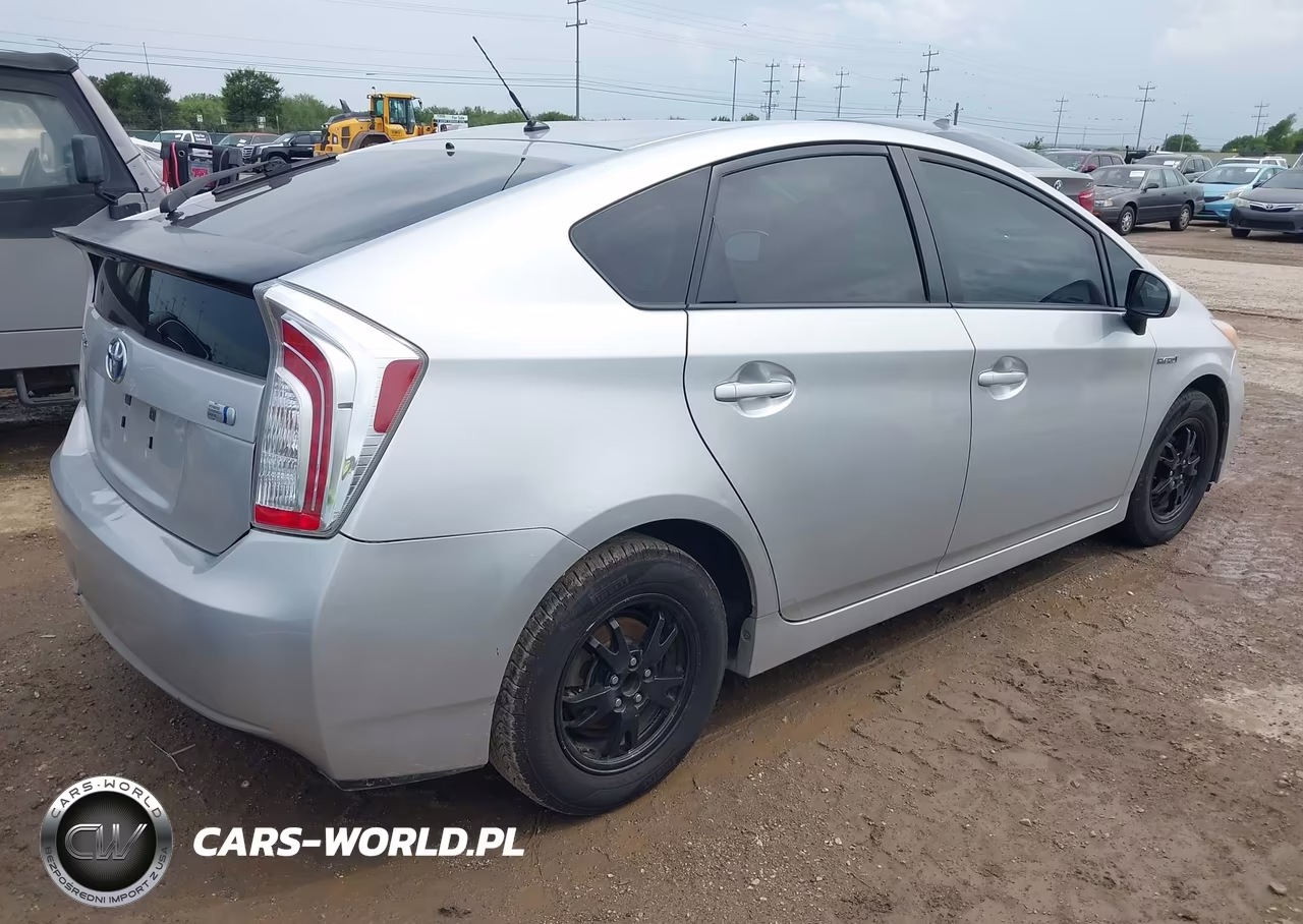 2014 Toyota Prius Two VIN:JTDKN3DUXE1801464 - 4