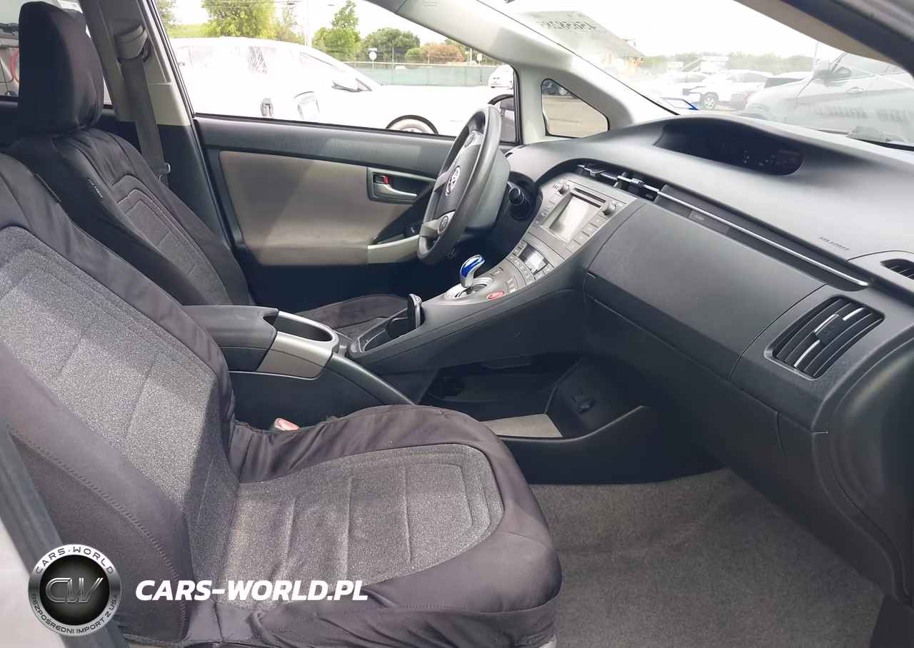 2014 Toyota Prius Two VIN:JTDKN3DUXE1801464 - 5