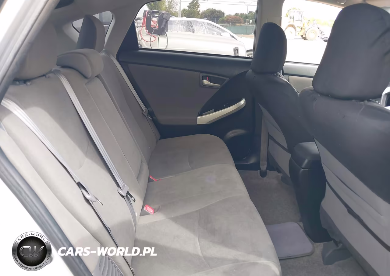 2014 Toyota Prius Two VIN:JTDKN3DUXE1801464 - 8