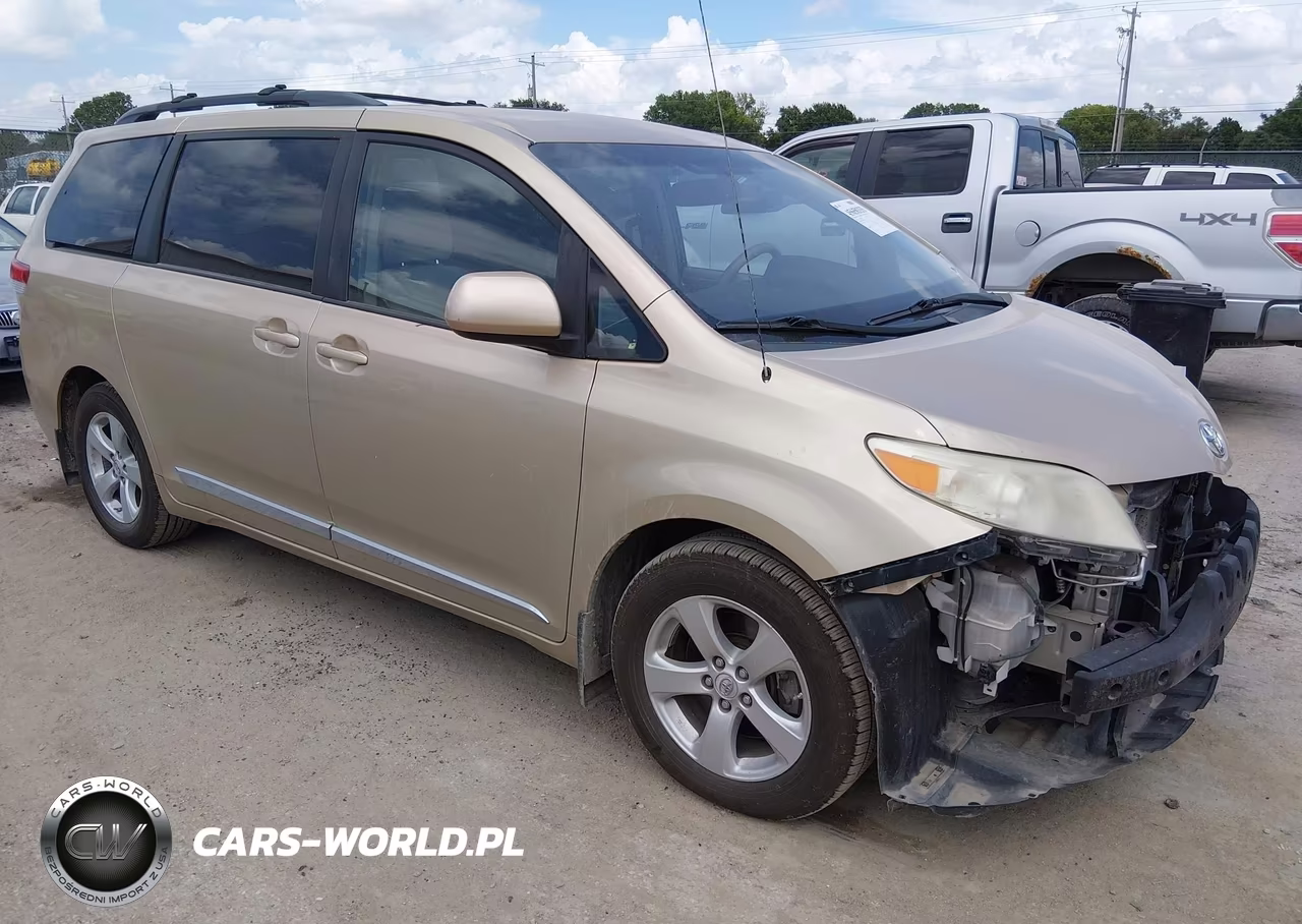 2011 Toyota Sienna Le V6 – zdjęcie 1 z 17