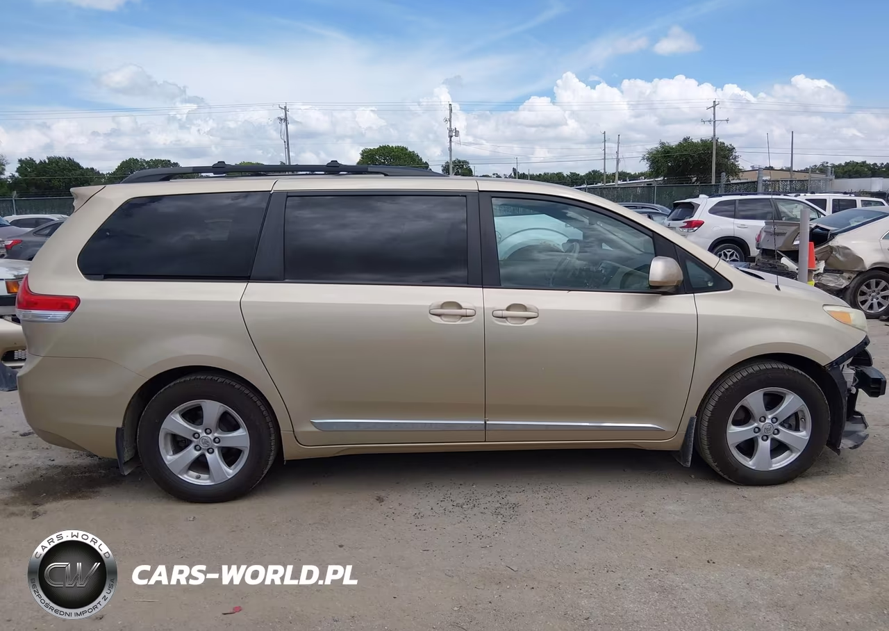 2011 Toyota Sienna Le V6 VIN:5TDKK3DC8BS119004 - 14