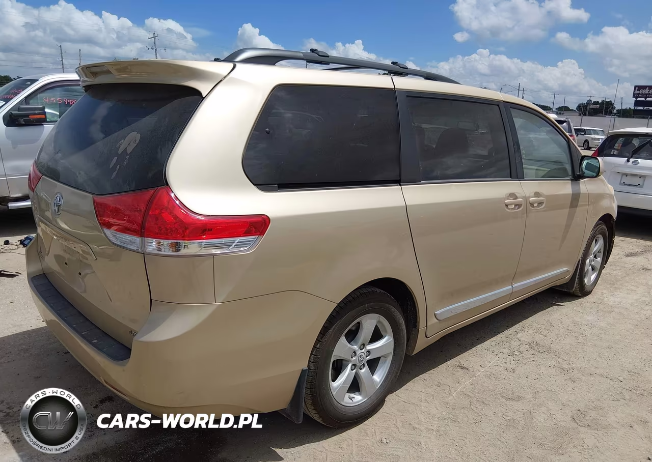 2011 Toyota Sienna Le V6 VIN:5TDKK3DC8BS119004 - 4