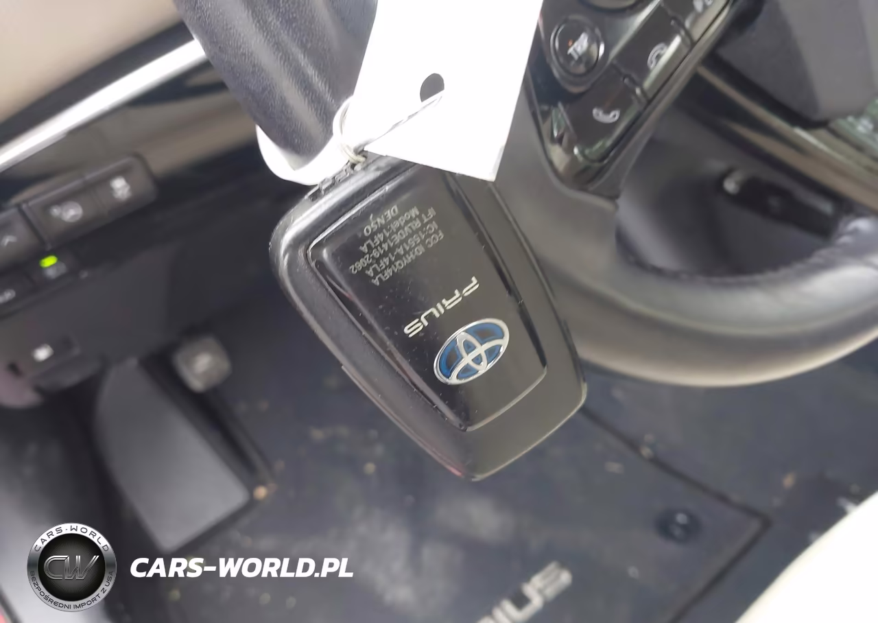 2021 Toyota Prius Limited VIN:JTDKAMFU0M3144434 - 11