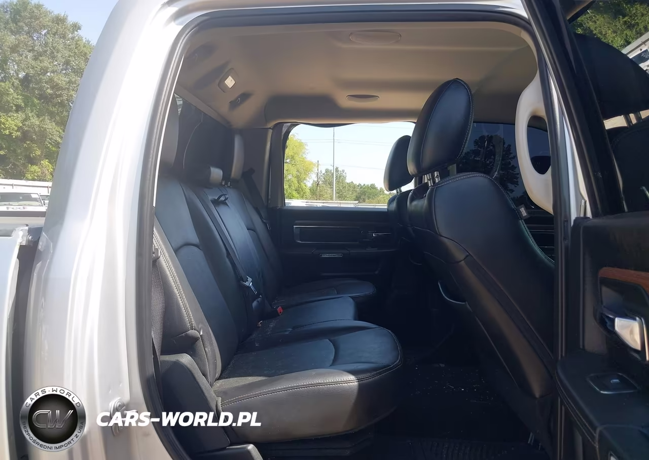 2017 Ram 2500 Laramie 4X4 6'4 Box VIN:3C6UR5FL5HG663858 - 8