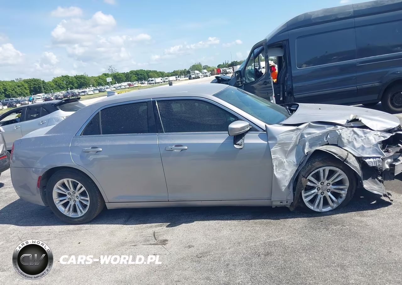 2017 Chrysler 300 Limited VIN:2C3CCAAG8HH512025 - 13