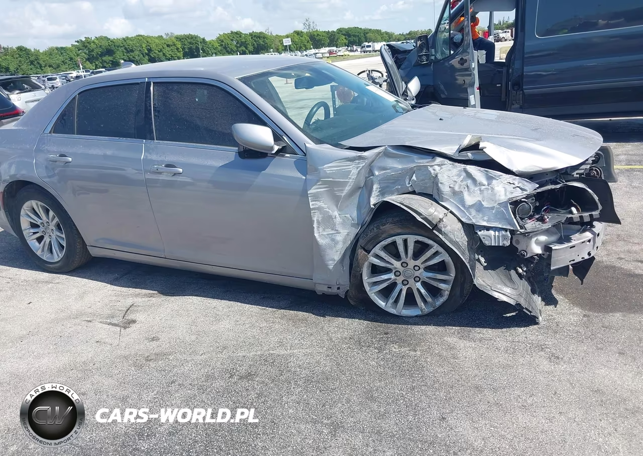 2017 Chrysler 300 Limited VIN:2C3CCAAG8HH512025 - 17