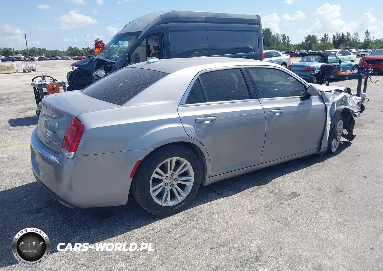 2017 Chrysler 300 Limited VIN:2C3CCAAG8HH512025 - 4