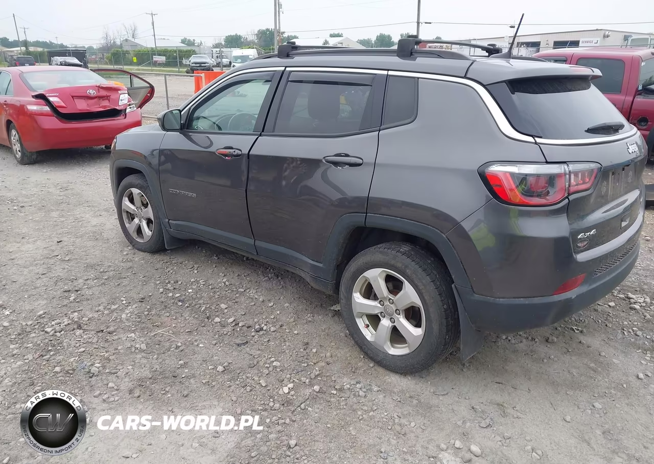 2019 Jeep Compass Latitude 4X4 VIN:3C4NJDBB0KT645651 - 3