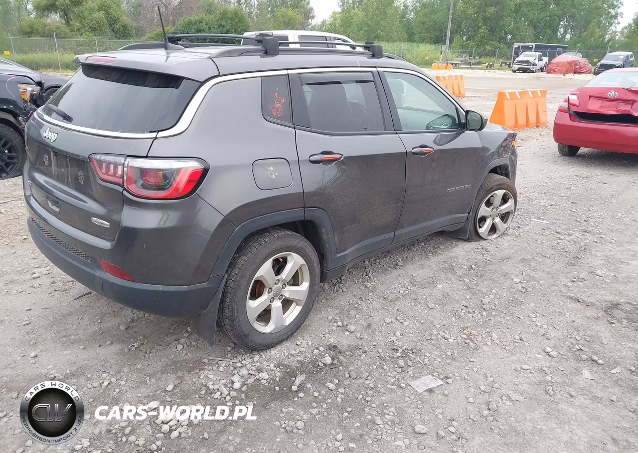 2019 Jeep Compass Latitude 4X4 VIN:3C4NJDBB0KT645651 - 4