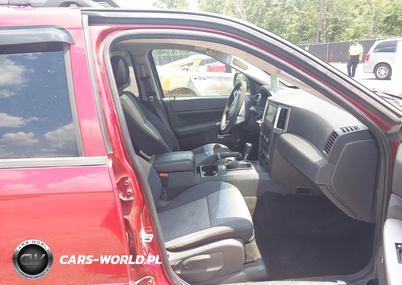 2010 Jeep Grand Cherokee Laredo VIN:1J4PS4GK5AC121219 - 5