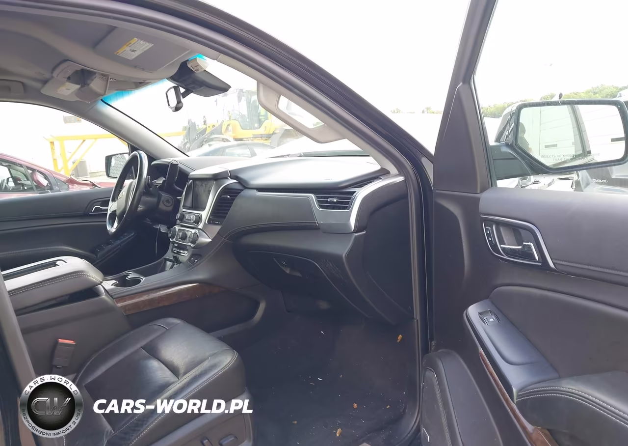 2019 Chevrolet Suburban Lt VIN:1GNSKHKC1KR129878 - 5