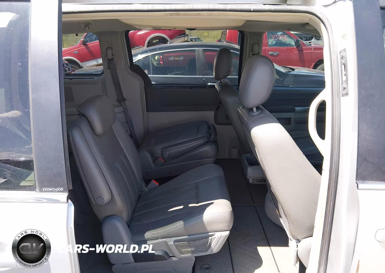2008 Chrysler Town & Country Touring VIN:2A8HR54P48R829628 - 8
