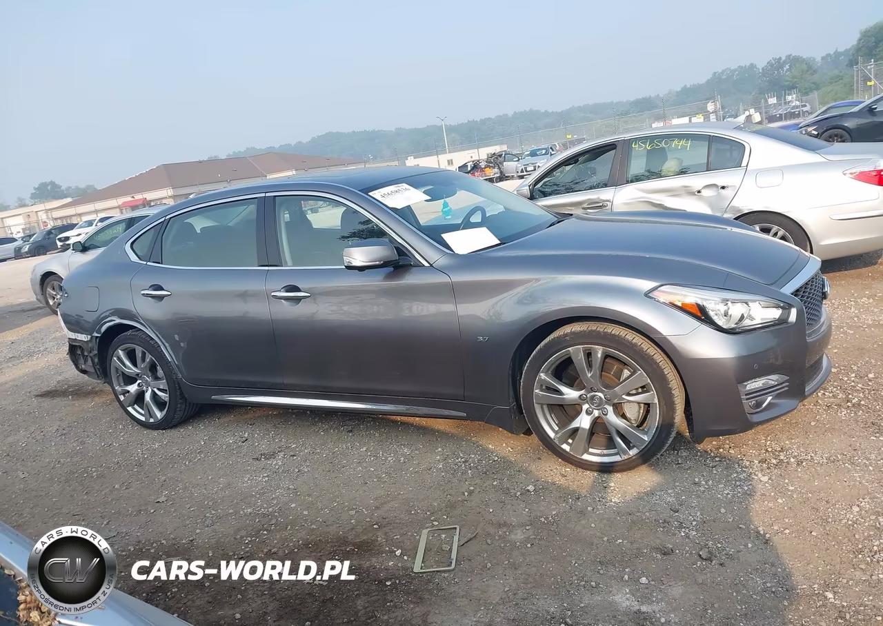2018 Infiniti Q70L 3.7X Luxe VIN:JN1BY1PR4JM370263 - 13
