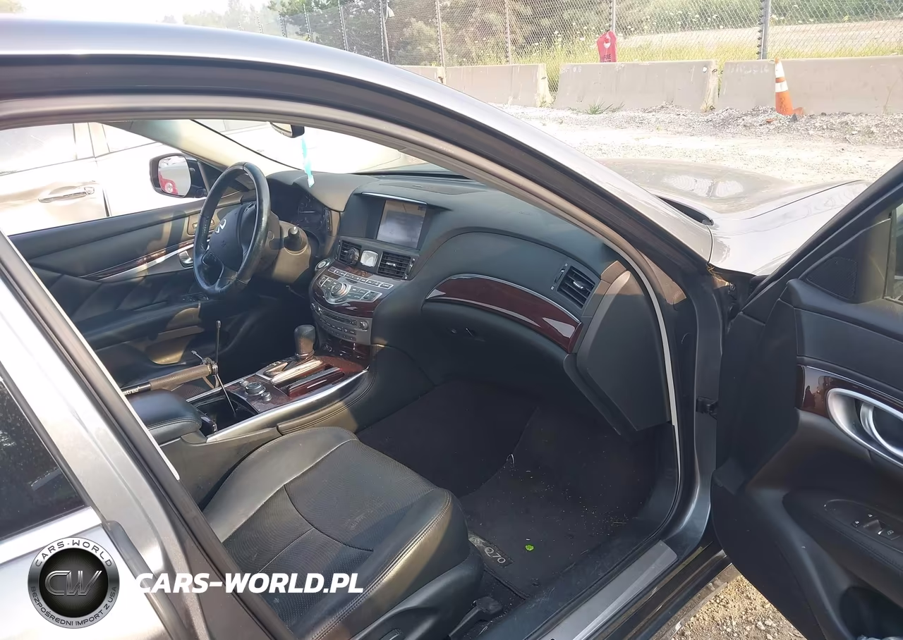 2018 Infiniti Q70L 3.7X Luxe VIN:JN1BY1PR4JM370263 - 5