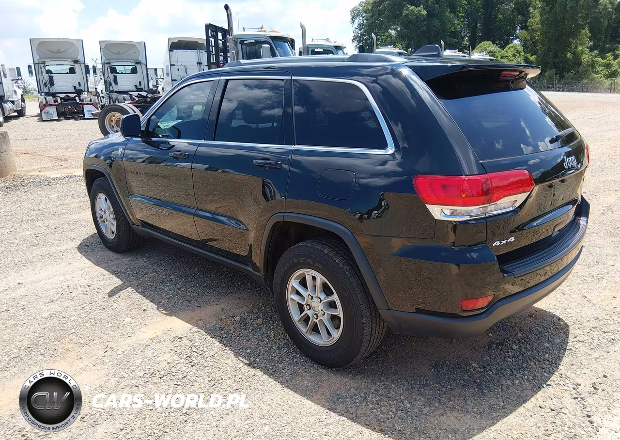 2019 Jeep Grand Cherokee Laredo E 4X4 VIN:1C4RJFAG3KC754160 - 3