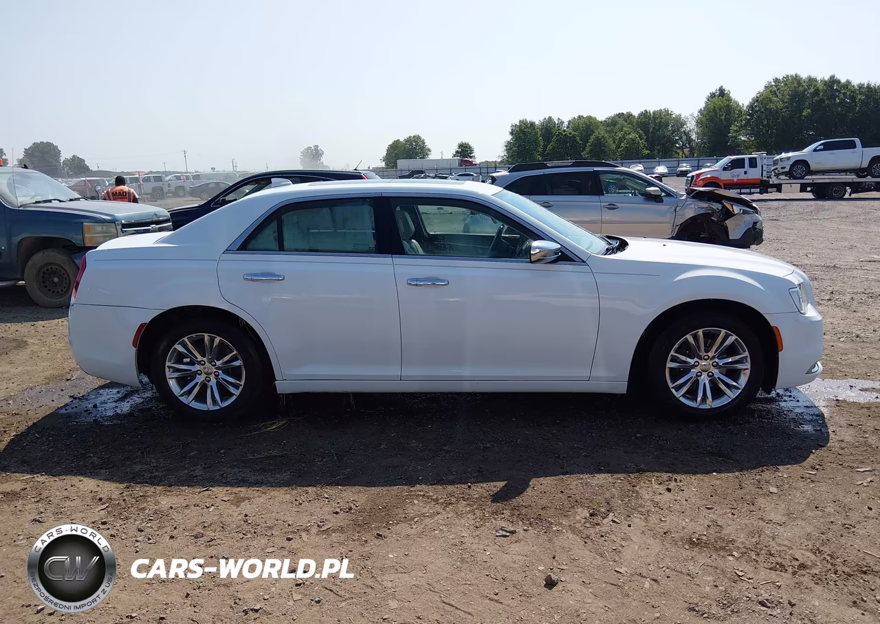2016 Chrysler 300C VIN:2C3CCAEG5GH294604 - 13