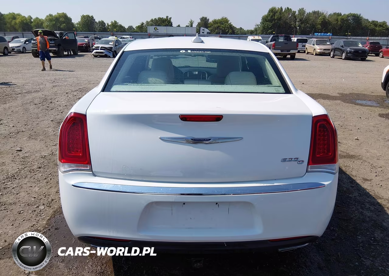 2016 Chrysler 300C VIN:2C3CCAEG5GH294604 - 16