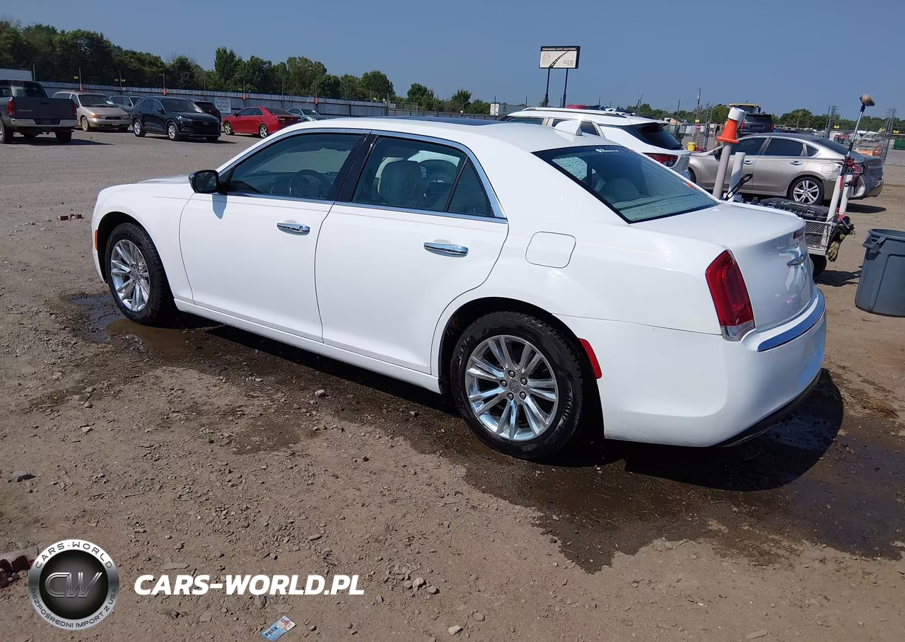 2016 Chrysler 300C VIN:2C3CCAEG5GH294604 - 3