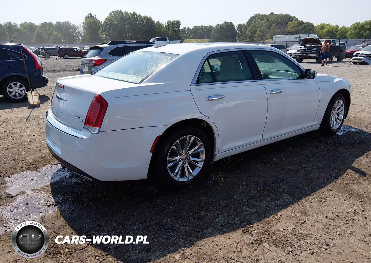 2016 Chrysler 300C VIN:2C3CCAEG5GH294604 - 4