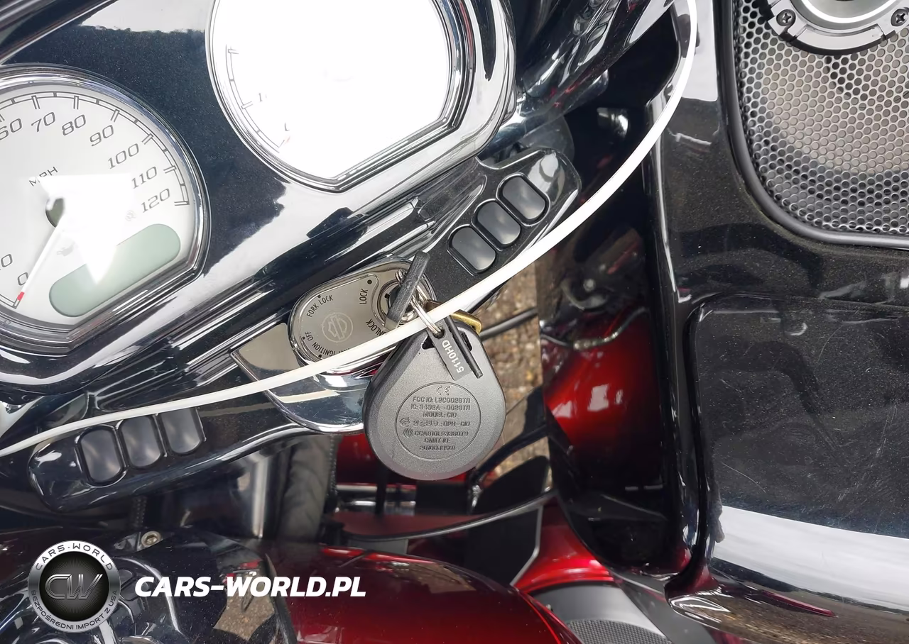 2016 Harley-Davidson Fltrxs Road Glide Special VIN:1HD1KTM18GB644605 - 11