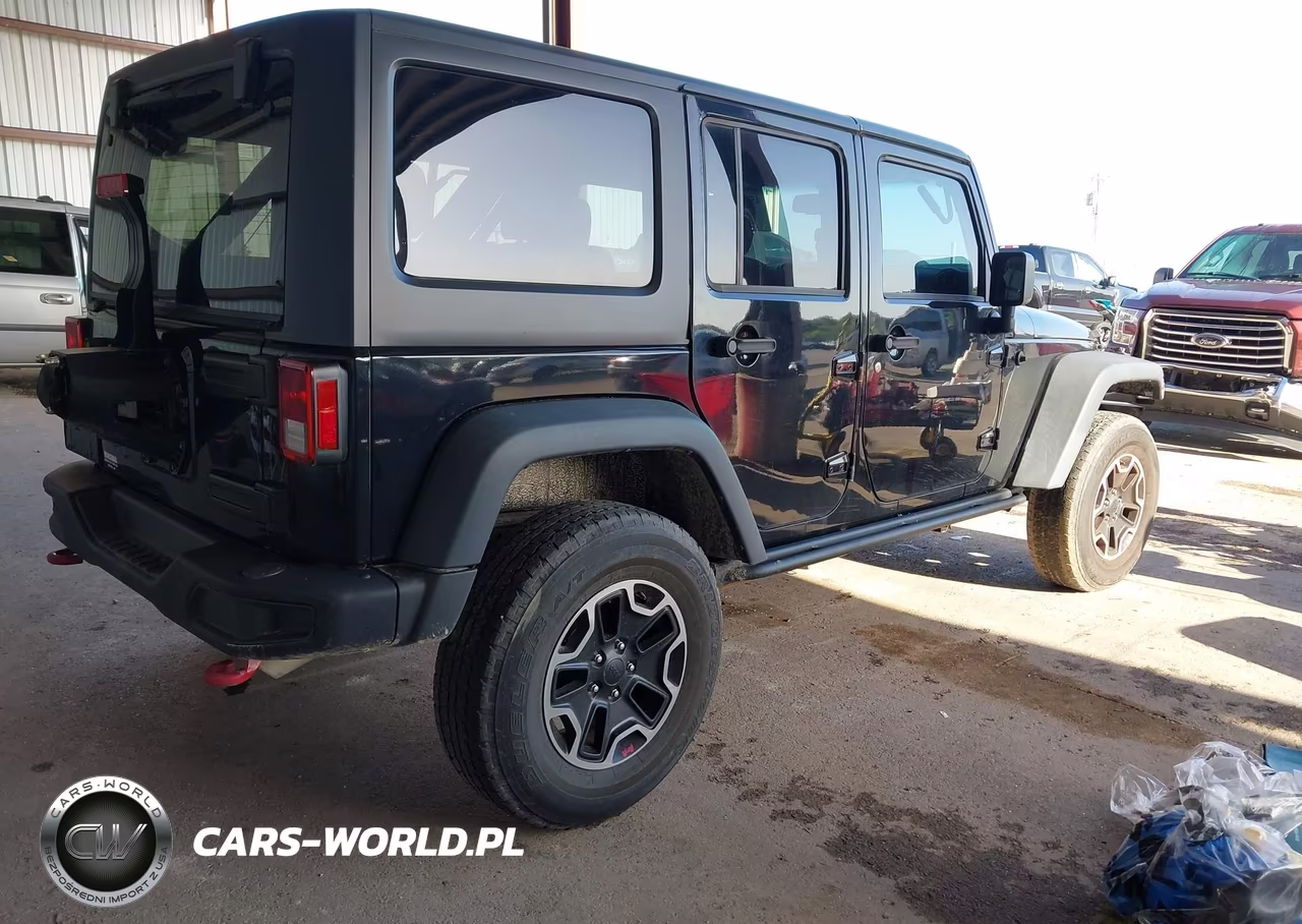 2015 Jeep Wrangler Unlimited Sport VIN:1C4BJWDG4FL687670 - 4