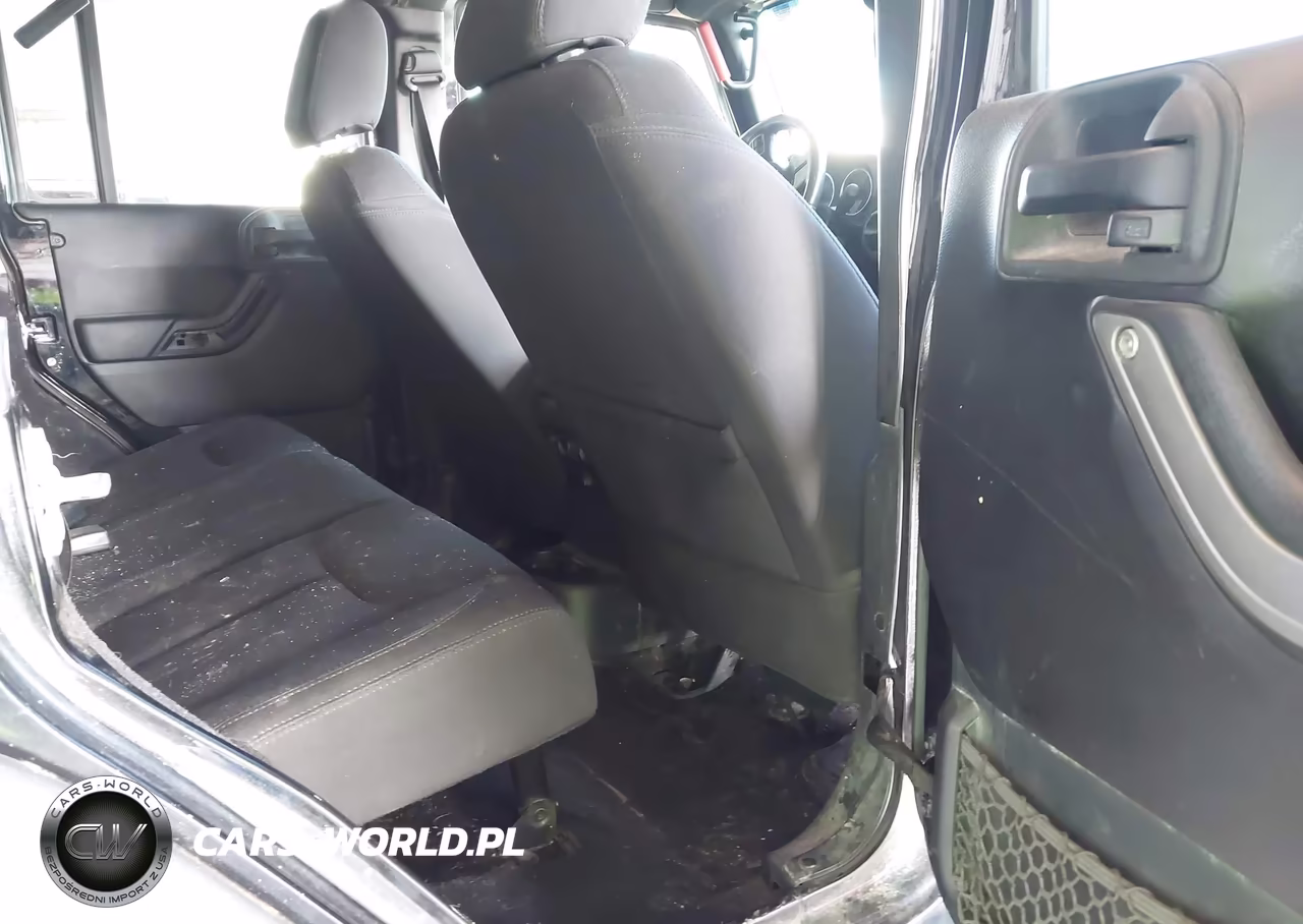 2015 Jeep Wrangler Unlimited Sport VIN:1C4BJWDG4FL687670 - 8