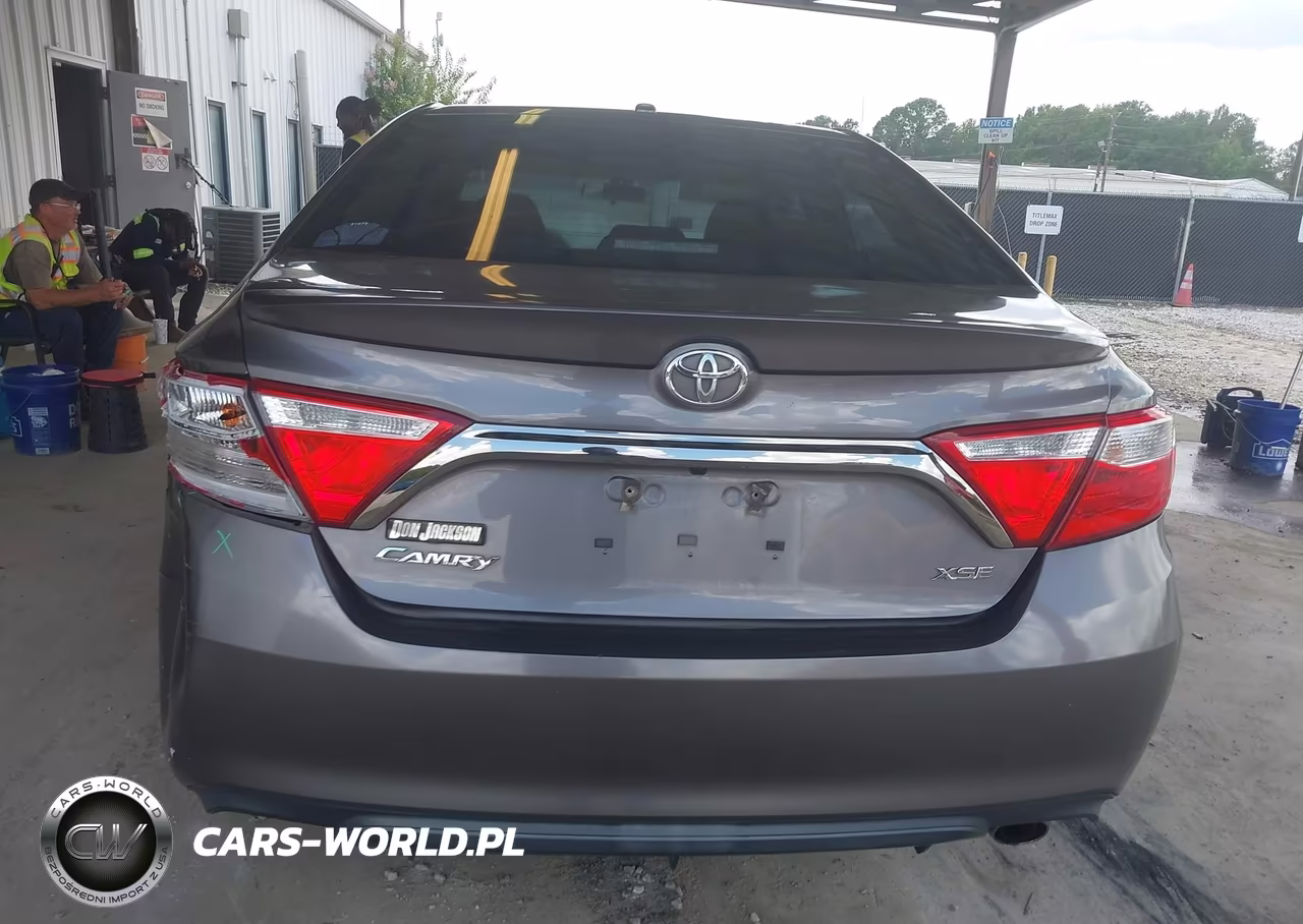 2016 Toyota Camry Xse VIN:4T1BF1FK9GU516264 - 16