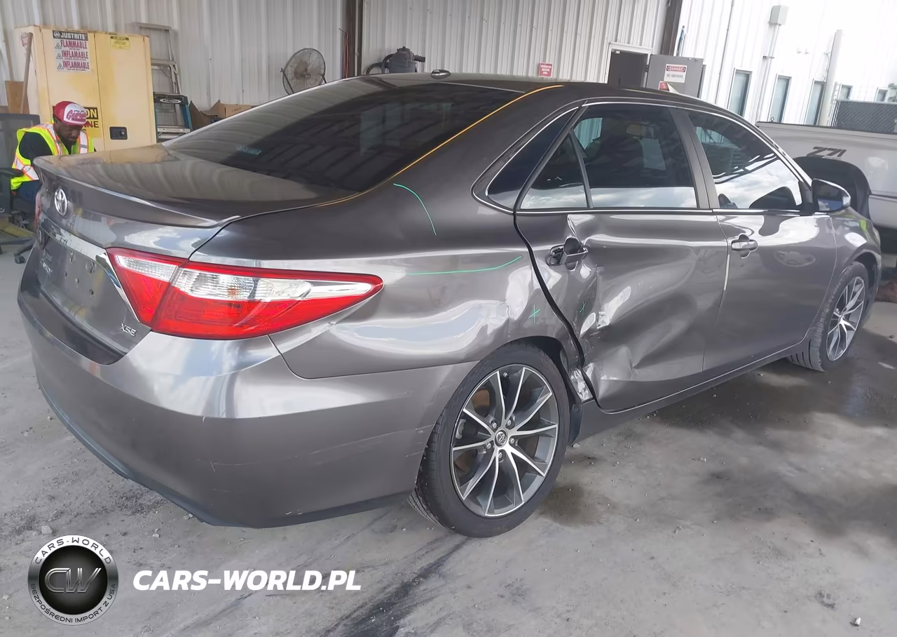 2016 Toyota Camry Xse VIN:4T1BF1FK9GU516264 - 4