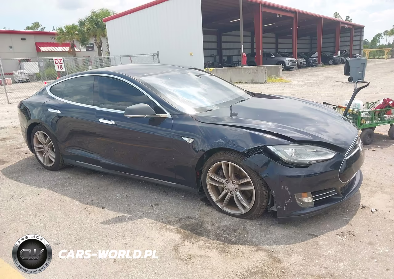 2013 Tesla Model S – zdjęcie 1 z 15