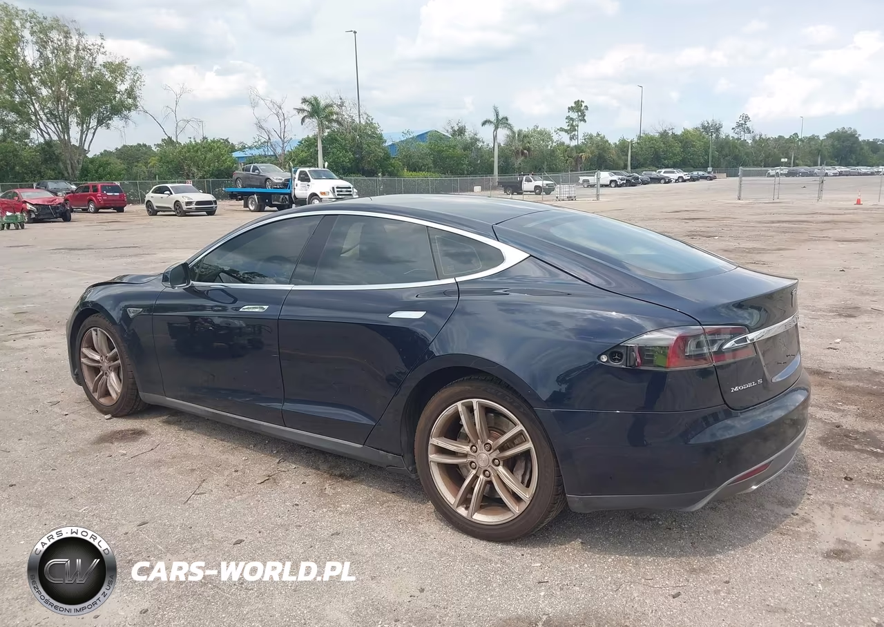 2013 Tesla Model S VIN:5YJSA1AG8DFP11654 - 3