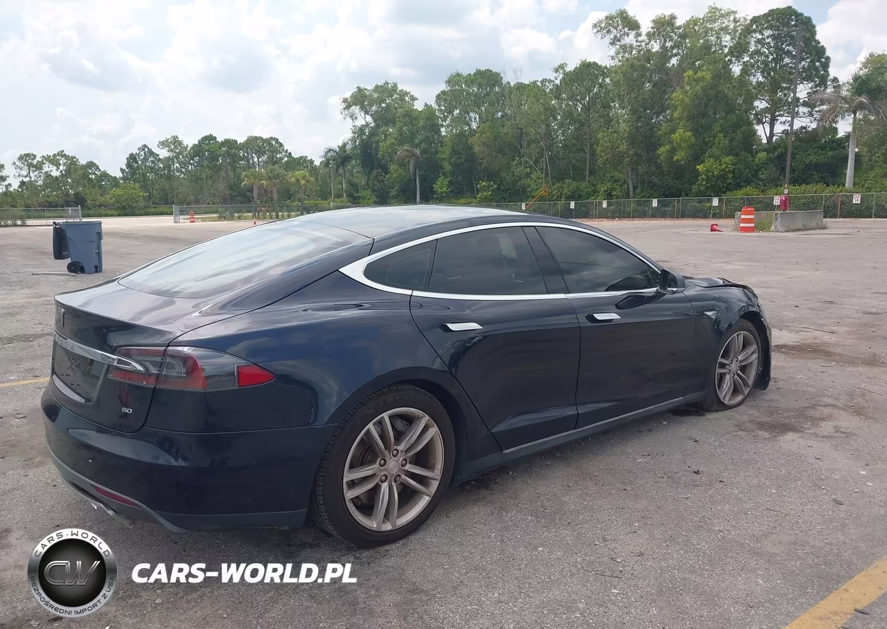 2013 Tesla Model S VIN:5YJSA1AG8DFP11654 - 4