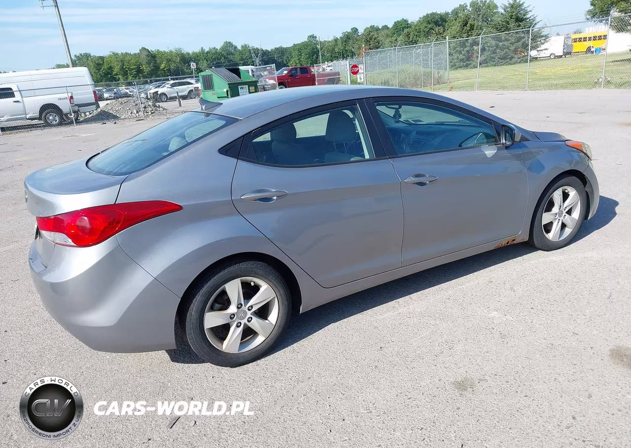 2013 Hyundai Elantra Gls VIN:KMHDH4AE7DU777393 - 4