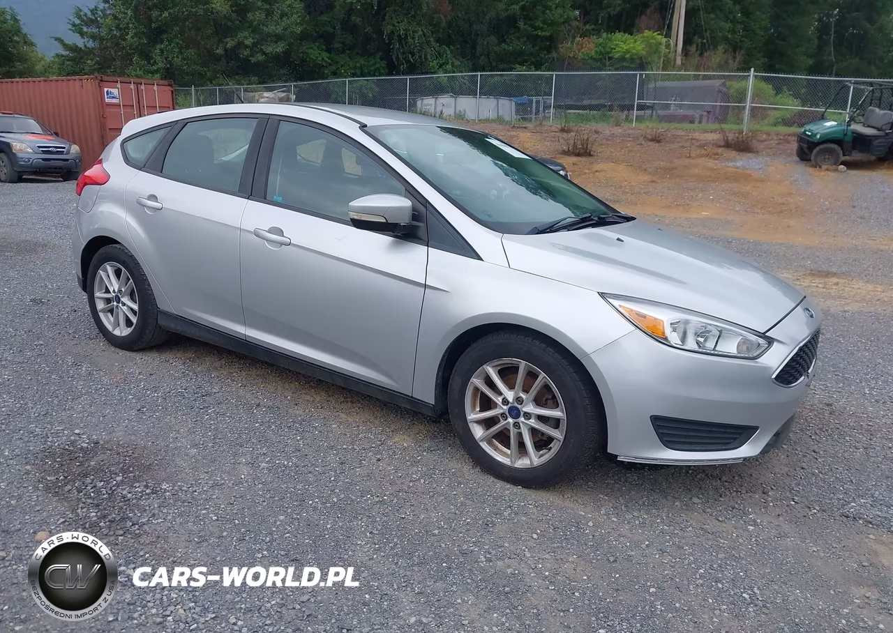 2015 Ford Focus Se VIN:1FADP3K24FL253123 - 1