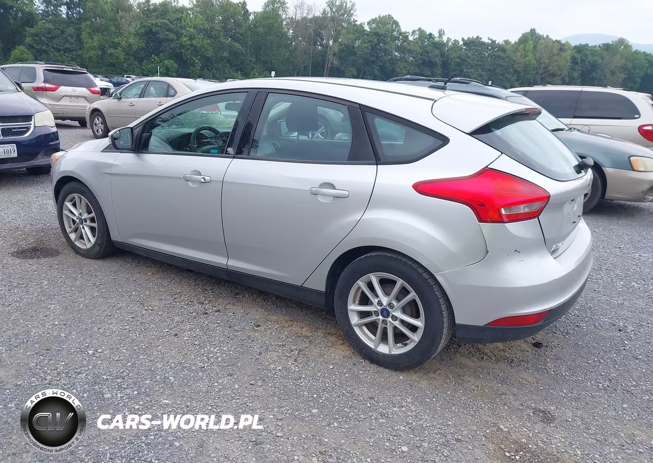 2015 Ford Focus Se VIN:1FADP3K24FL253123 - 3