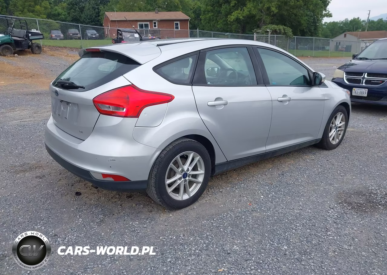 2015 Ford Focus Se VIN:1FADP3K24FL253123 - 4