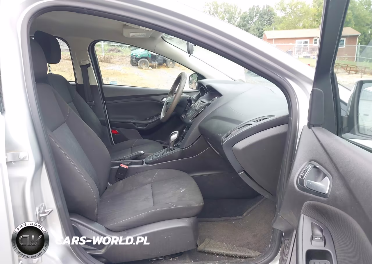 2015 Ford Focus Se VIN:1FADP3K24FL253123 - 5