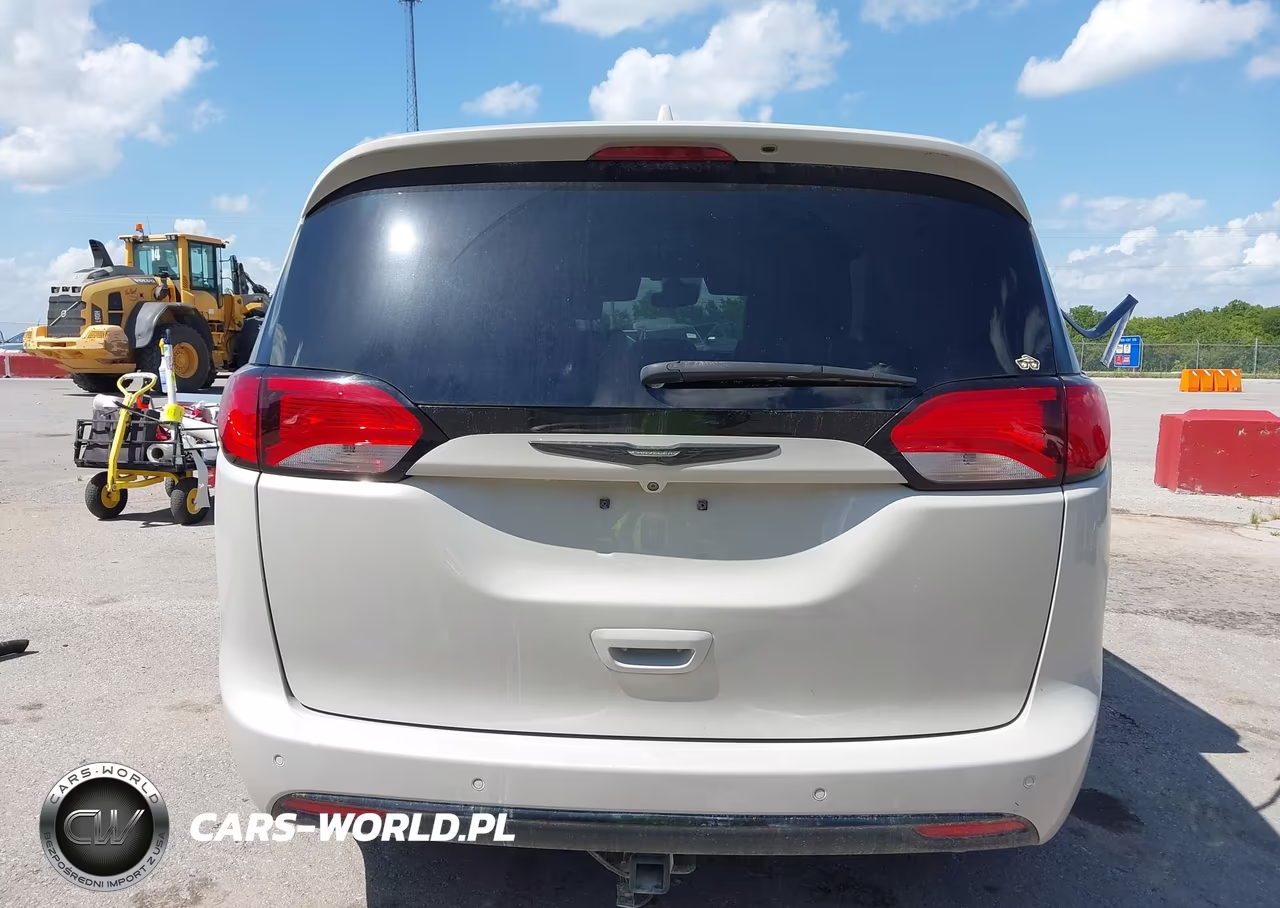 2019 Chrysler Pacifica Touring L Plus VIN:2C4RC1EG7KR733536 - 16