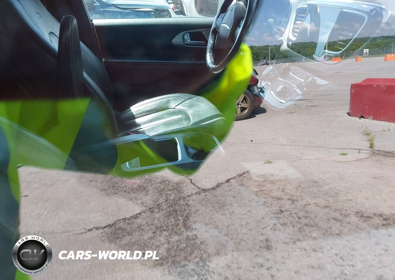 2019 Chrysler Pacifica Touring L Plus VIN:2C4RC1EG7KR733536 - 5