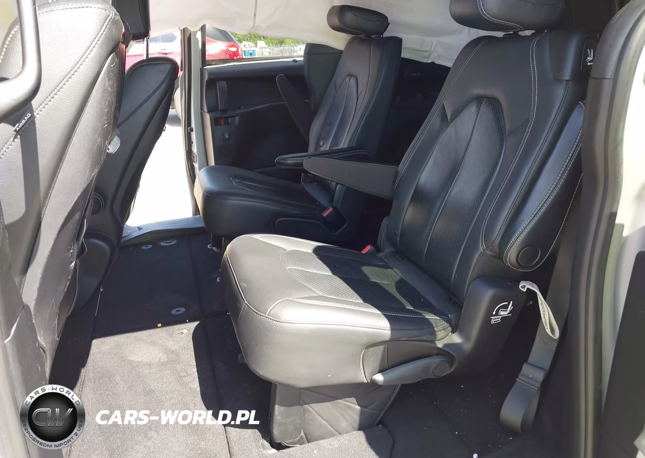 2019 Chrysler Pacifica Touring L Plus VIN:2C4RC1EG7KR733536 - 8