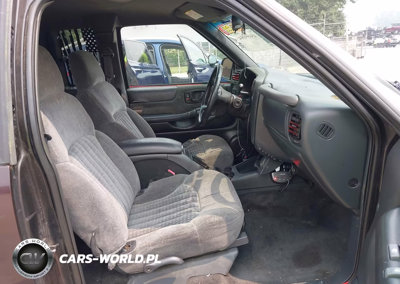 2002 Chevrolet S-10 Ls VIN:1GCCT19W328245106 - 5
