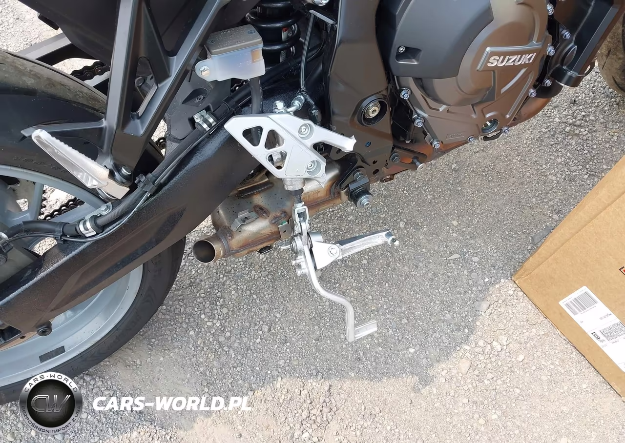 2024 Suzuki Gsx800 F VIN:JS1EM13B1R7101057 - 16