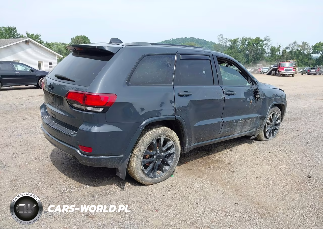 2018 Jeep Grand Cherokee Altitude 4X4 VIN:1C4RJFAG5JC273437 - 4