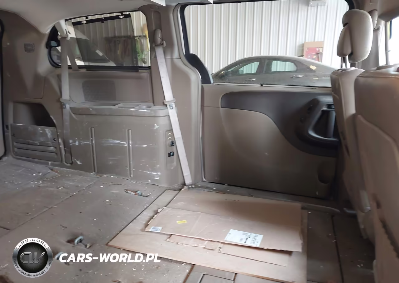 2013 Chrysler Town & Country Touring-L VIN:2C4RC1CG2DR510634 - 8