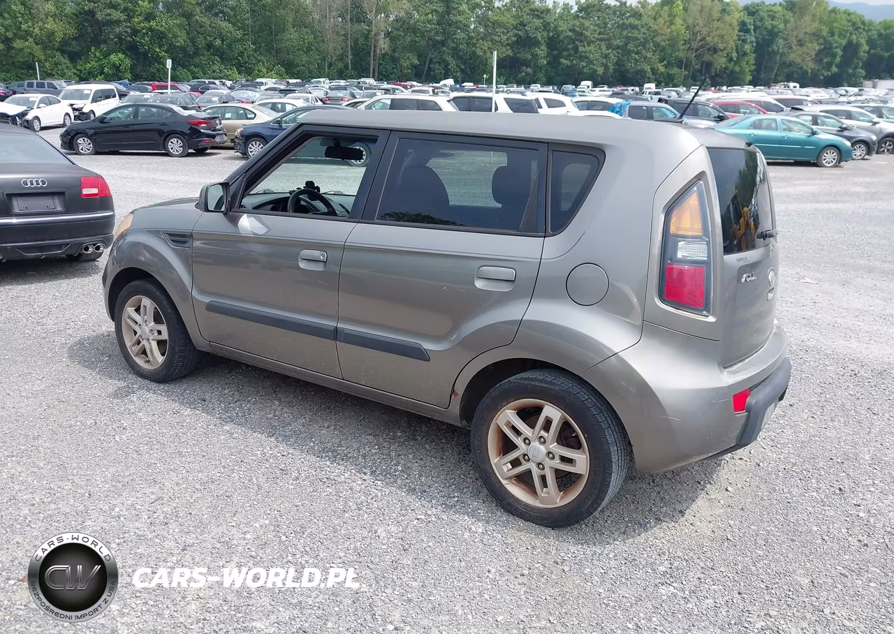 2010 Kia Soul + VIN:KNDJT2A25A7046603 - 3