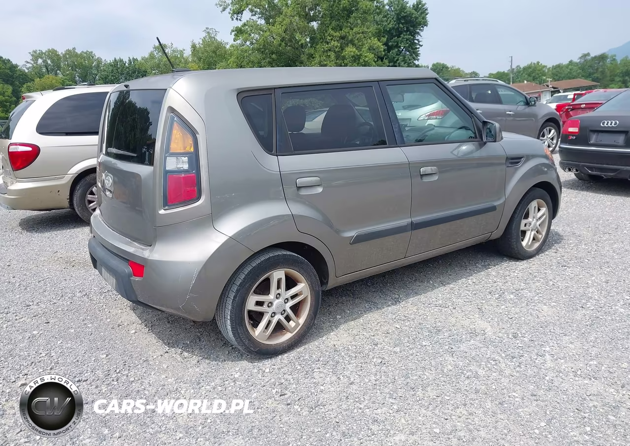 2010 Kia Soul + VIN:KNDJT2A25A7046603 - 4